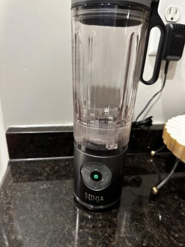 Ninja Blast Max, Portable Blender + Twist & Go, Personal Smoothie, Blend, Ice Crush, 3 Programs, Cordless, 22 oz removable Vessel, Dishwasher Safe, Leakproof, Navy, BC251NV photo review