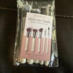 HALEYS Beauty 5-Piece Makeup Brush Set, For Streak Free Application of Liquid, Cream or Powder, Set Includes Kabuki, Powder, Contour, Crease & Lid, Make Up Bag Essentials, Vegan, Gift for Women photo review