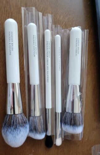 HALEYS Beauty 5-Piece Makeup Brush Set, For Streak Free Application of Liquid, Cream or Powder, Set Includes Kabuki, Powder, Contour, Crease & Lid, Make Up Bag Essentials, Vegan, Gift for Women photo review