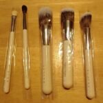 HALEYS Beauty 5-Piece Makeup Brush Set, For Streak Free Application of Liquid, Cream or Powder, Set Includes Kabuki, Powder, Contour, Crease & Lid, Make Up Bag Essentials, Vegan, Gift for Women photo review